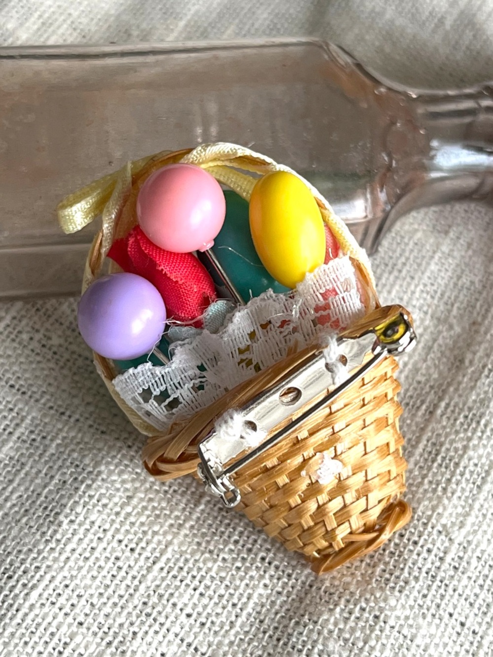 Vintage Easter Wicker Basket Brooch Pin - Picture 10 of 15